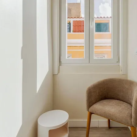 Shiraz Cozy With Office Appartamento Setúbal