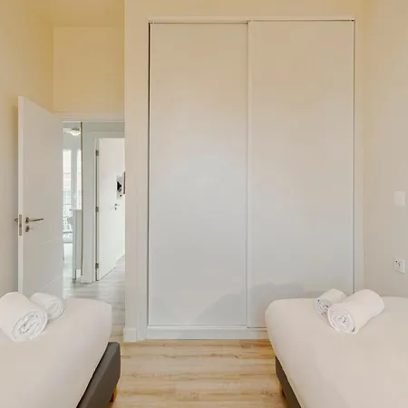 Shiraz Cozy With Office Appartamento Setúbal