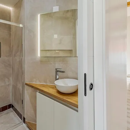 Shiraz Cozy With Office Appartamento Setúbal